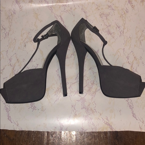 Gray peep toe pumps - Picture 2 of 4